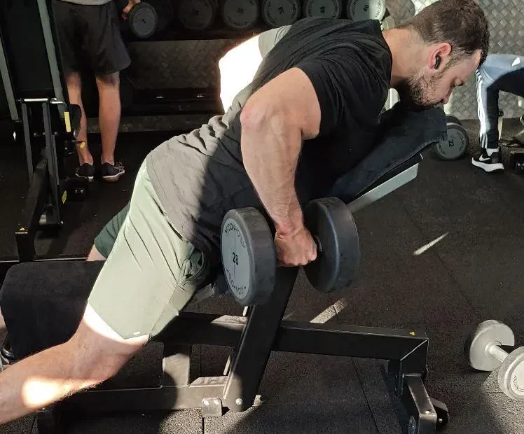 Rowing sur banc inclin&eacute;