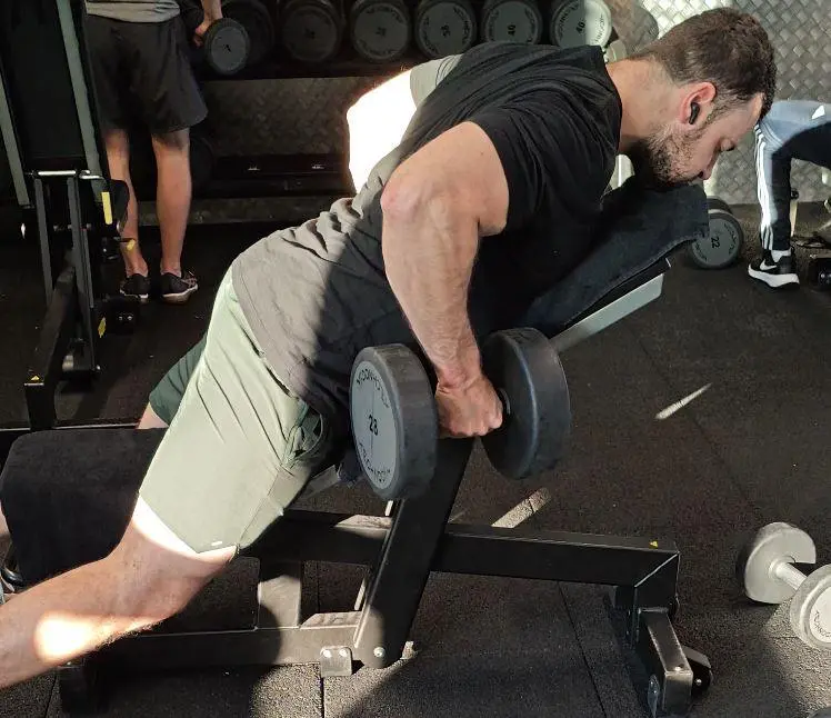 Rowing sur banc incliné