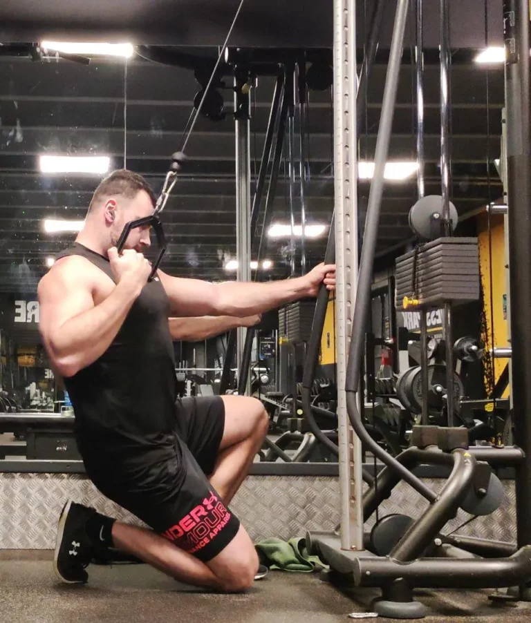 Tirage bras tendu poulie haute