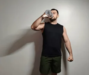 Quelle boisson choisir pour prendre sa cr&eacute;atine ? Le guide ultime des bonnes associations