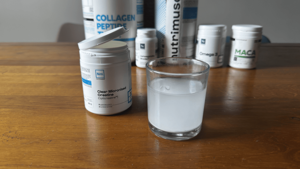 Dillution parfaite cr&eacute;atine micronised opticreatine Nutrimuscle dans un verre d'eau