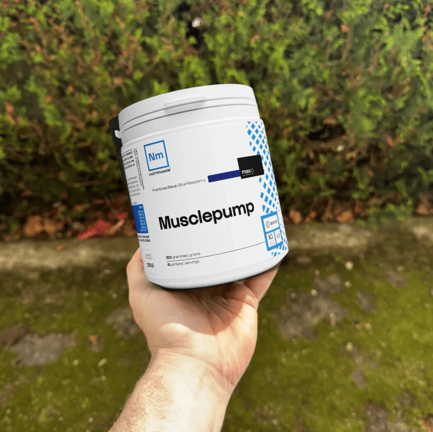 le pre workout musclepump nutrimuscle dans ma main