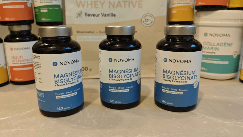 mon test avec 3 pot de magn&eacute;sium novoma pos&eacute;s sur mon bureau
