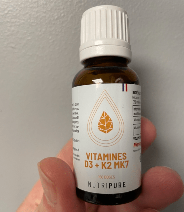 la Vitamine D3 K2 Nutripure dans mes mains durant le test